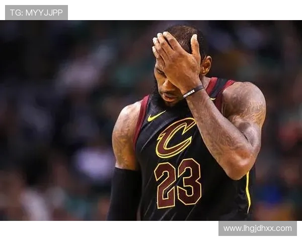 伊森赛后焦急询问文威伤情得知结果后双手抱头显得非常沮丧